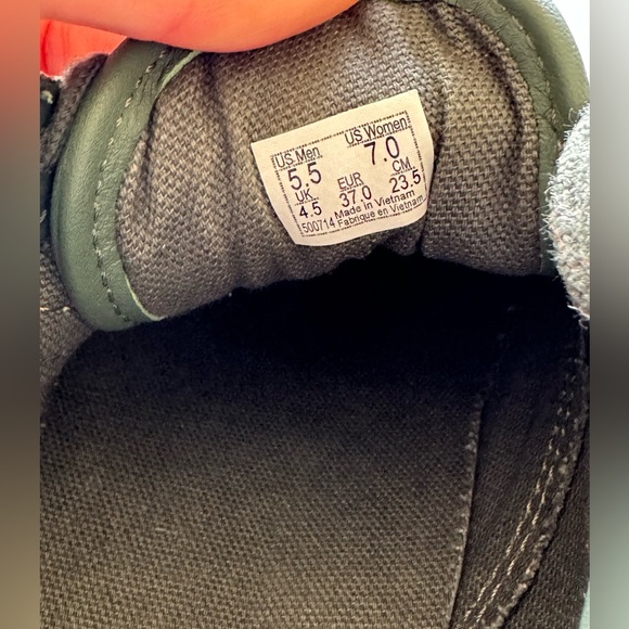 SOLD* Vans Old Skool Stacked TumbledLeather Sneakers 7 Thyme/True White Platform - Picture 8 of 9